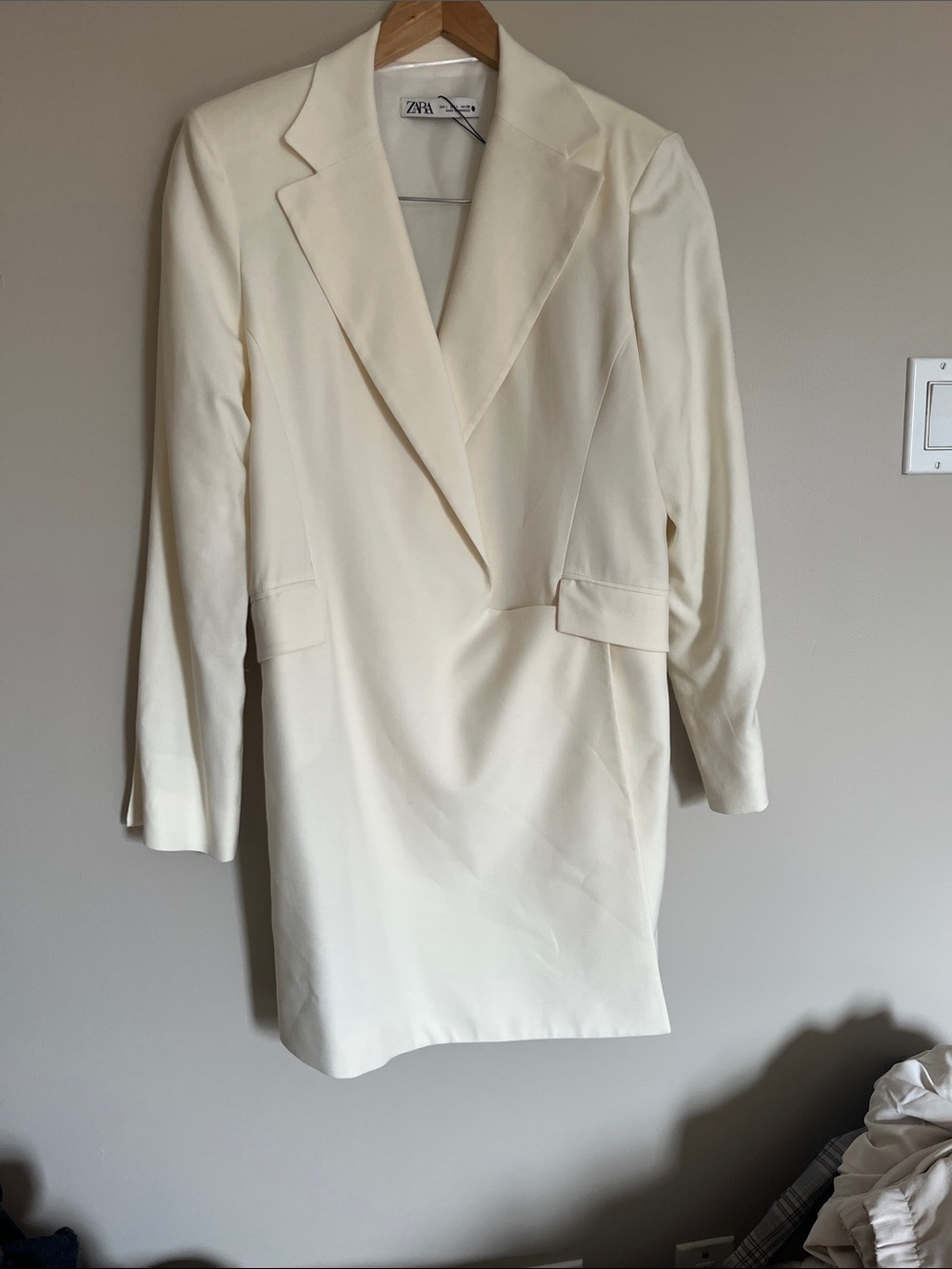ZARA Ivory Tailored Blazer Dress with hidden button and slit at sleeves